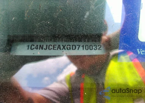 2016 Jeep Compass Latitude из США, поврежденный, VIN 1C4NJCEAXGD710032